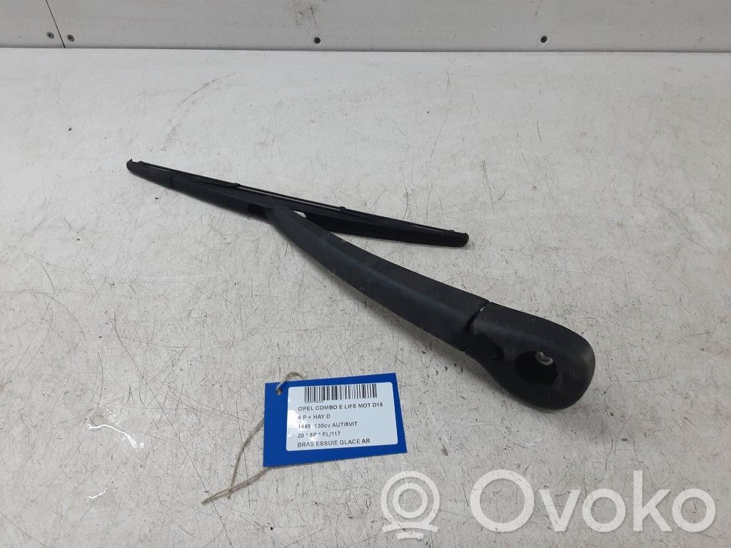 Rear wiper blade arm