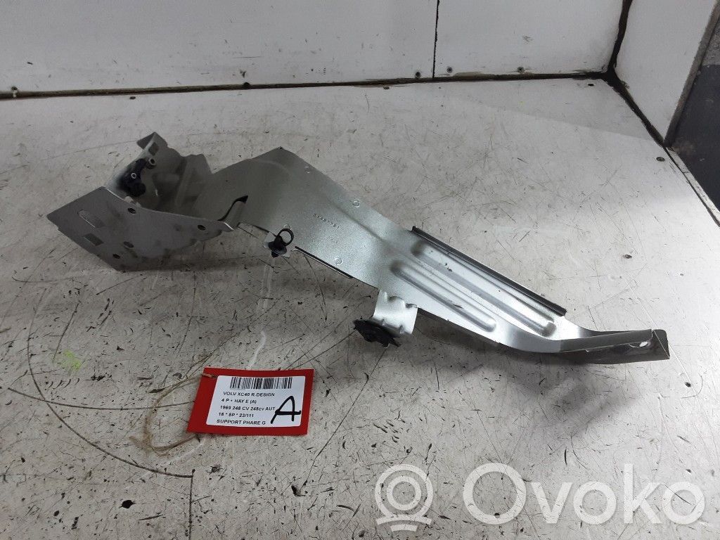 Volvo XC40 Headlight/headlamp mounting bracket 