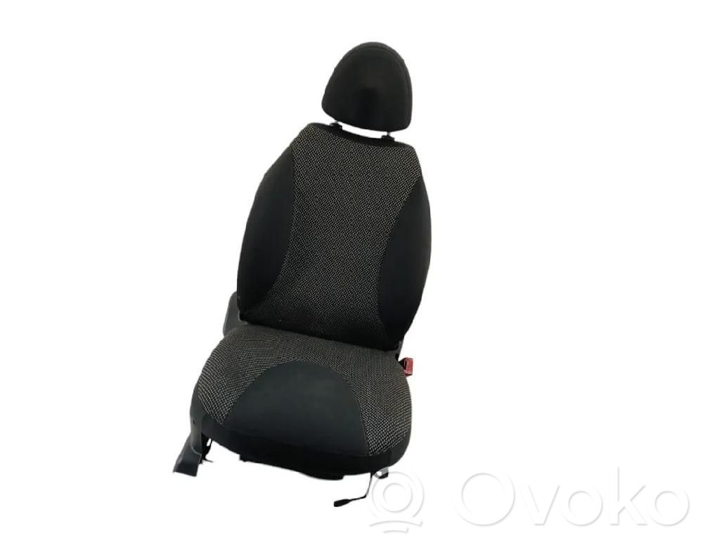 Nissan Micra Etumatkustajan istuin 