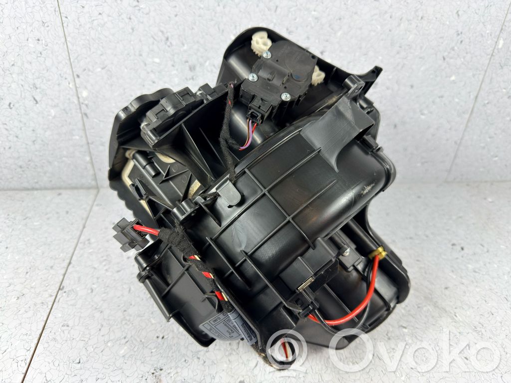 BMW 5 F10 F11 Lämmittimen puhallin 