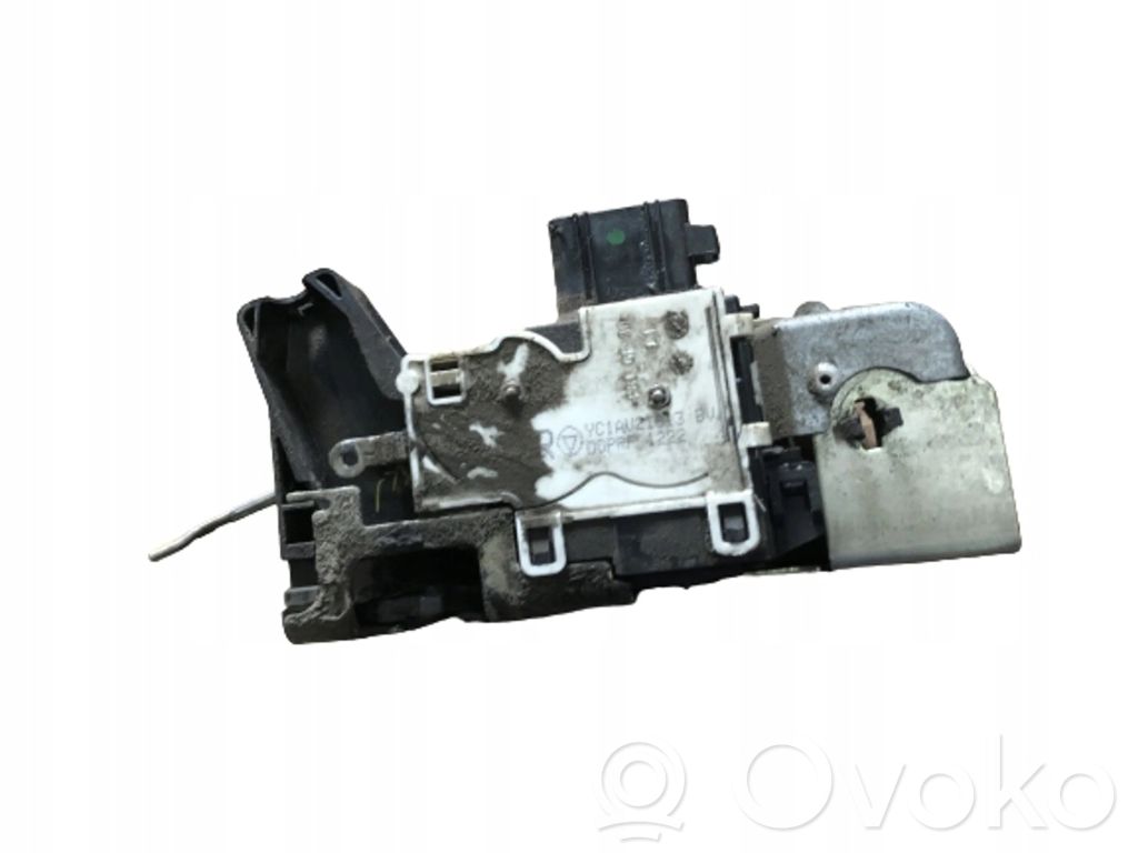 Priekšpusē slēdzene   YC1AV21813BV