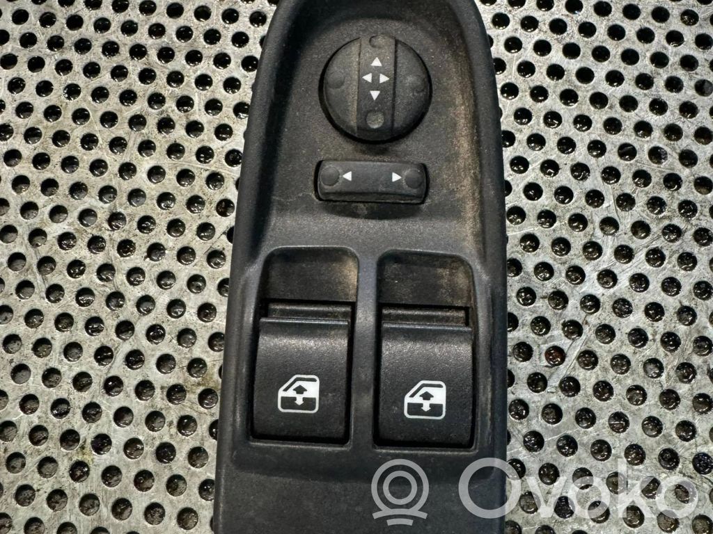 Iveco Daily 45 - 49.10 Electric window control switch 