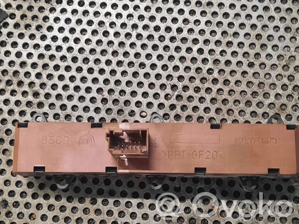 Other switches/knobs/shifts   B569