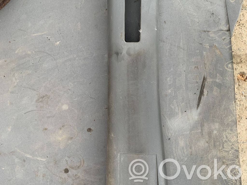 Iveco Daily 30.8 - 9 B-pilarin verhoilu (yläosa) 