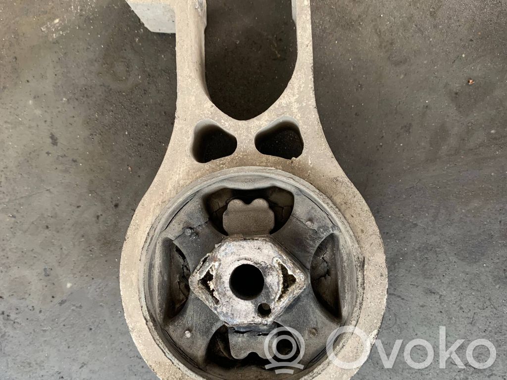 Engine mounting bracket