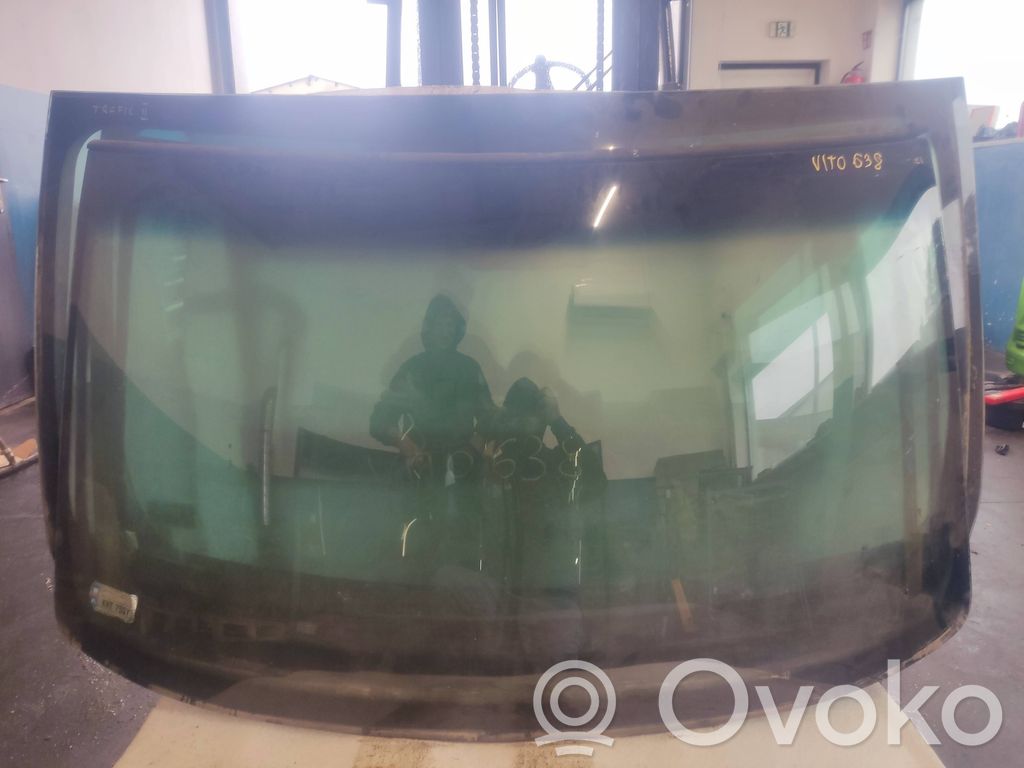 Mercedes-Benz Vito Viano W638 Front windscreen/windshield window 