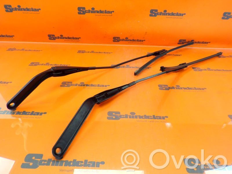 BMW X1 E84 Front wiper blade arm 