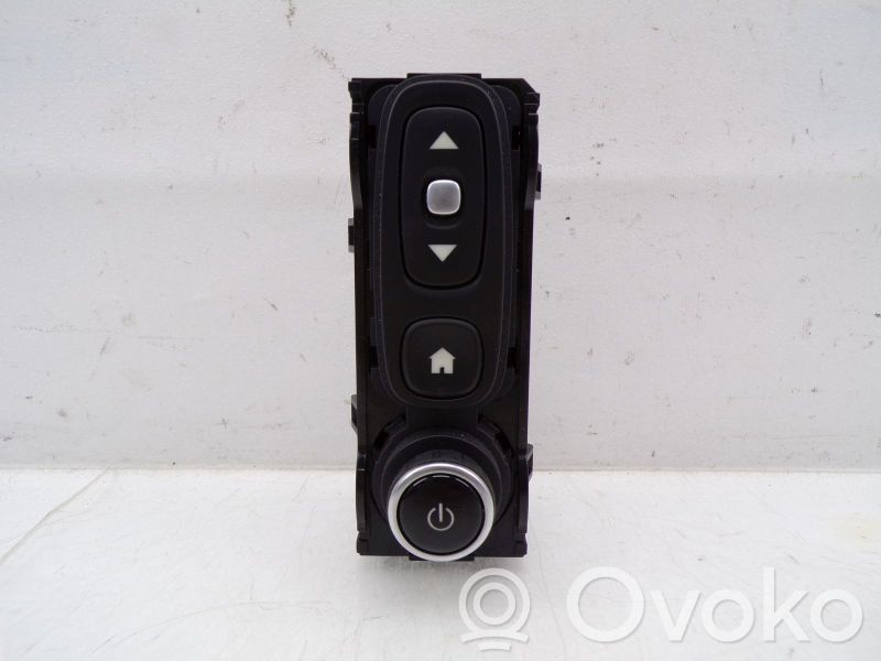 Panel / Radioodtwarzacz CD/DVD/GPS   253B02050,253B02050