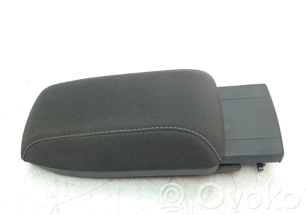 Toyota Auris E180 Reposabrazos 