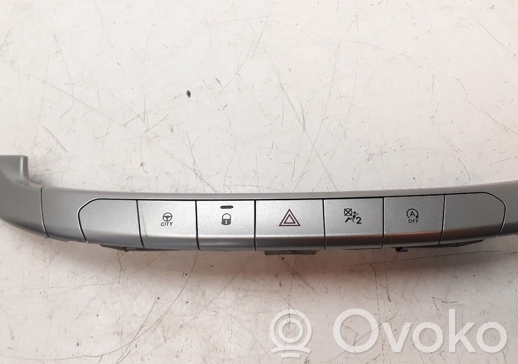 Fiat Tipo Hazard light switch 