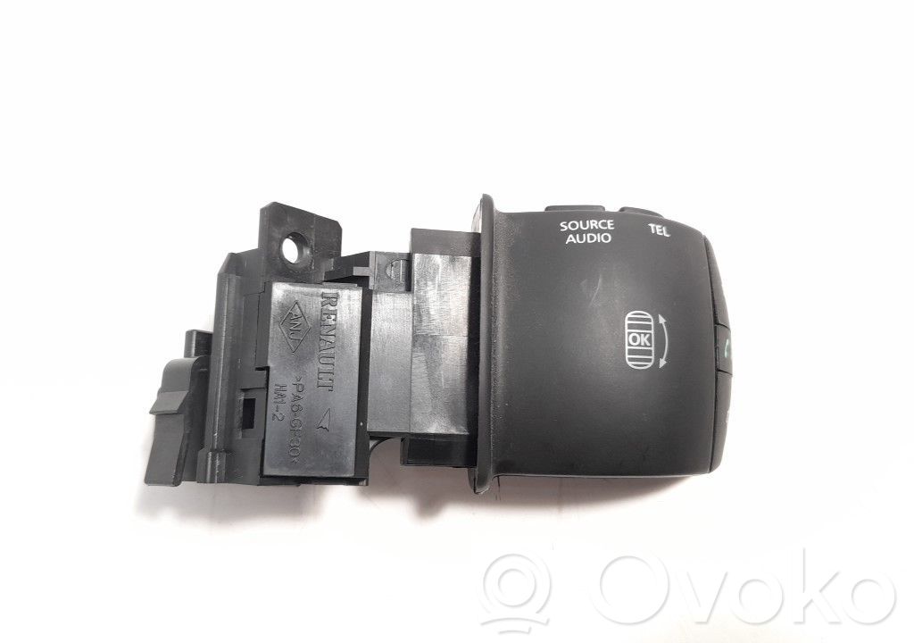 Renault Megane III Pulsanti/interruttori sul volante 
