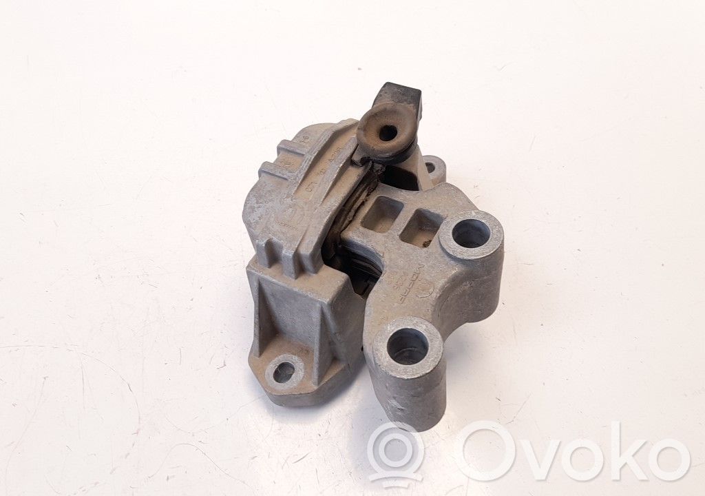 Jeep Renegade Engine mount bracket 