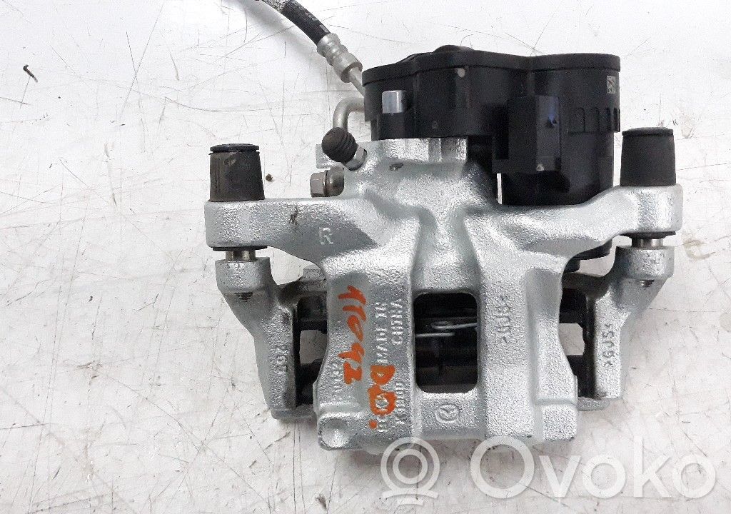 Mazda 3 Supporto della pinza del freno posteriore 