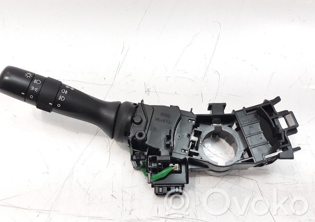 Toyota Yaris Manetă semnalizator 