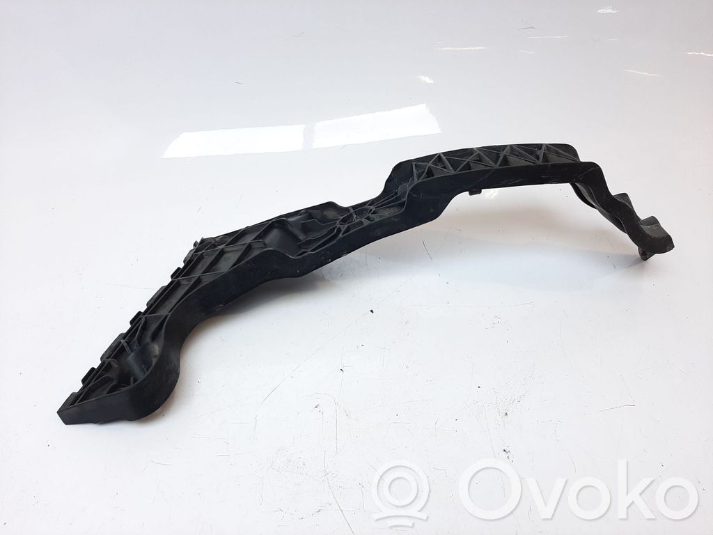 Audi Q3 F3 Staffa di rinforzo montaggio del paraurti anteriore