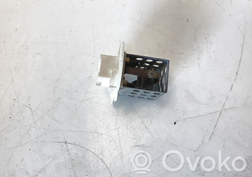 Lämpöpuhaltimen moottorin vastus   D6064