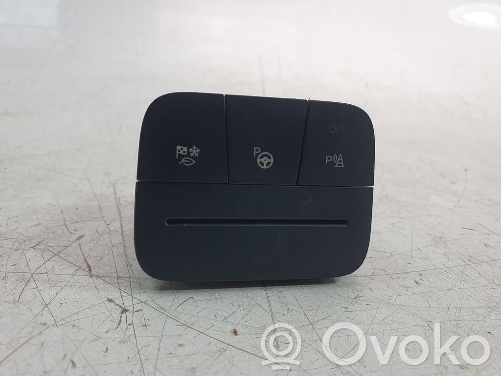 Ford Kuga III Steering wheel buttons/switches 