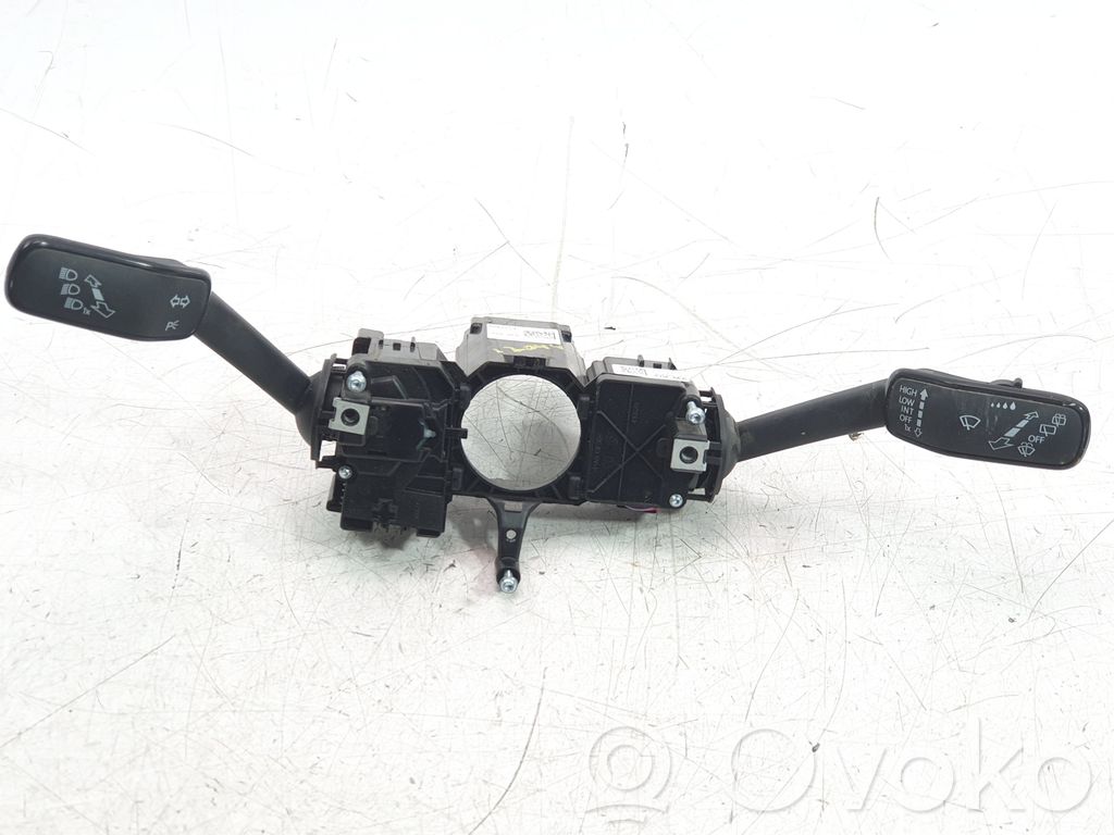 Seat Arona Pulsanti/interruttori sul volante