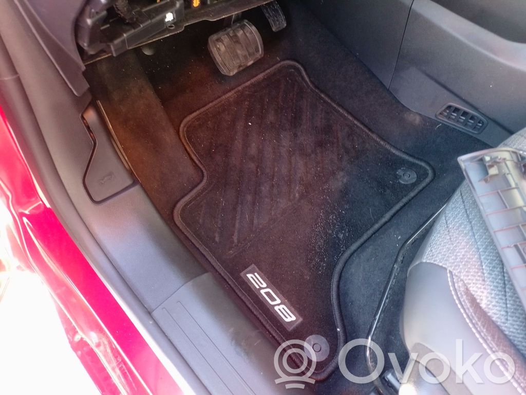 Peugeot 208 II Zestaw dywaników samochodowych 