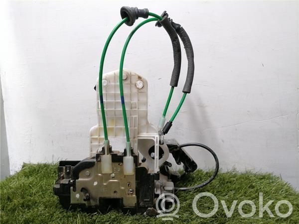 Cerradura de puerta trasera