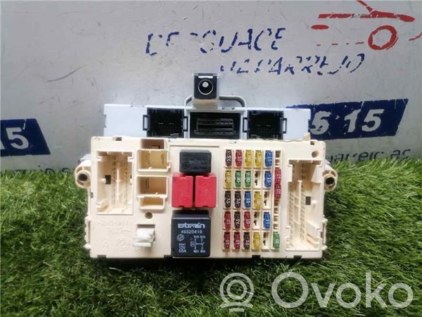 Fiat Punto (176) Ramka / Moduł bezpieczników 