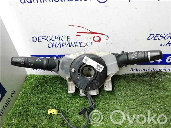 Nissan Almera Interruptor de control multifunción 