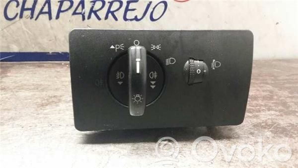 Interrupteur d’éclairage   1S7T13A024BB