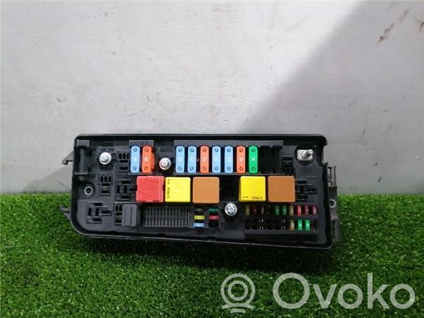 Opel Vectra C Ramka / Moduł bezpieczników 