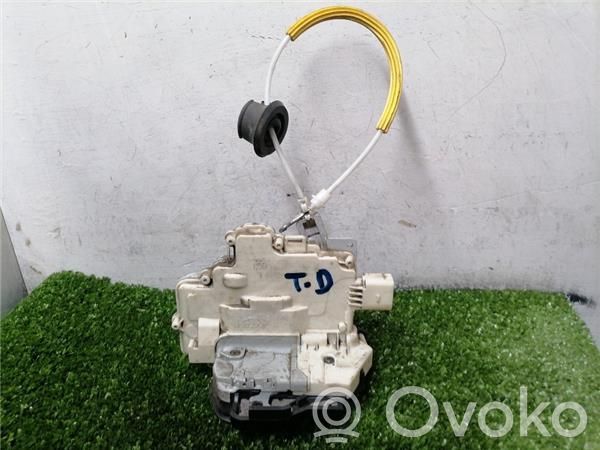 Serrure de porte arrière   8E0839016AA,8E0839016AA