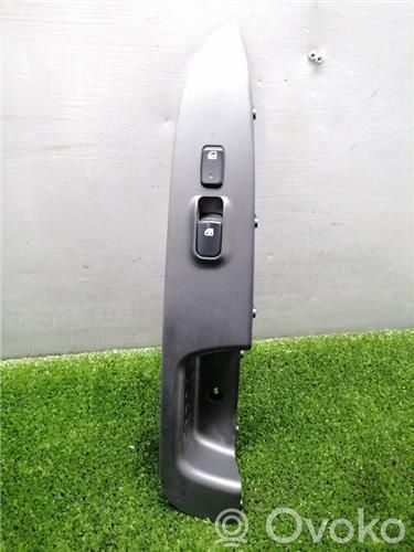 KIA Carens I Interruttore di controllo dell’alzacristalli elettrico 