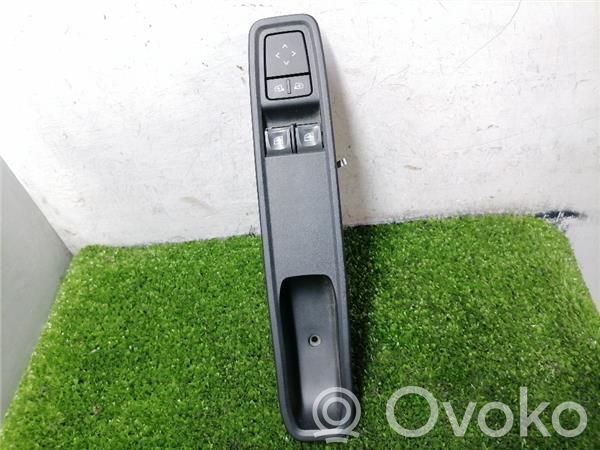 Renault Sandero I Comutator comandă geamuri electrice 