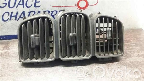 Rejilla de ventilación central del panel   5009038AA