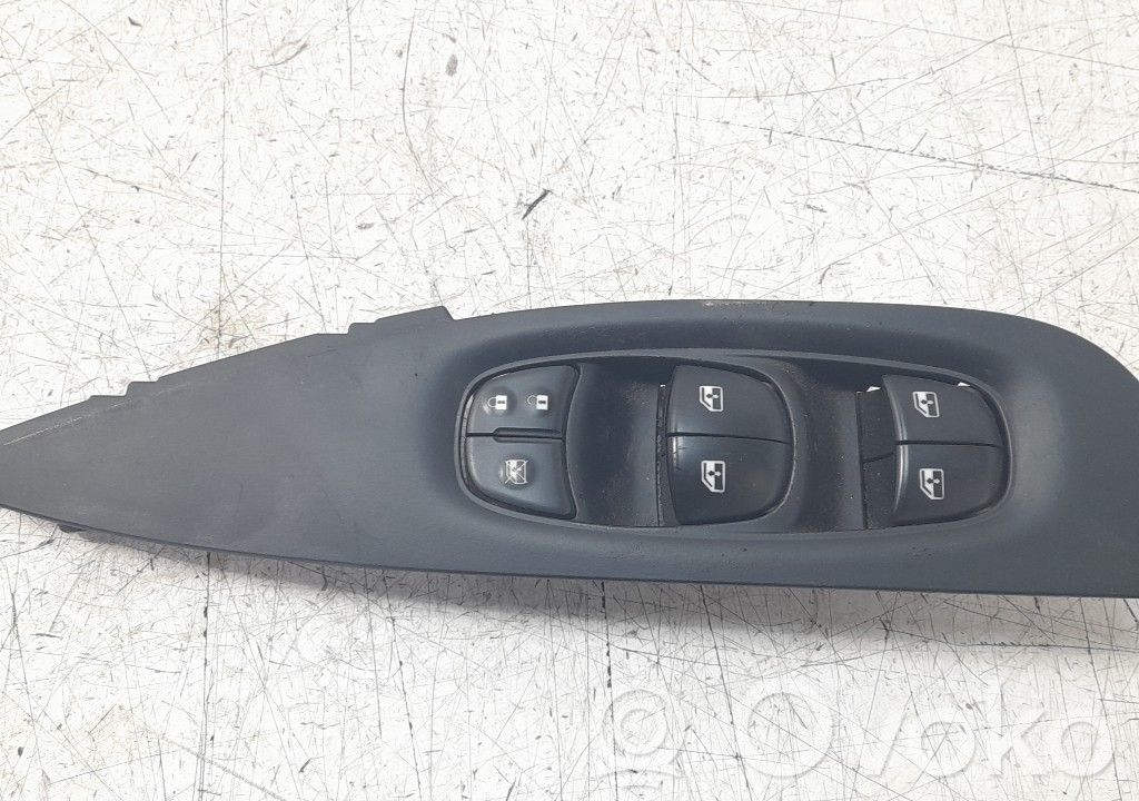 Nissan Qashqai Przyciski szyb 