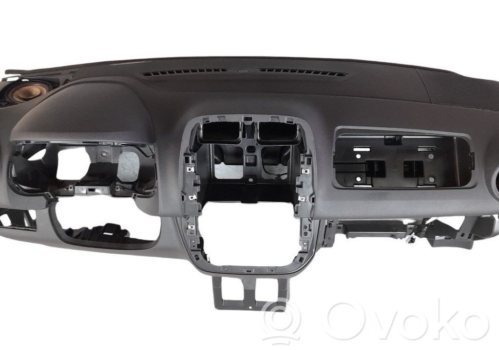 Dashboard   681004796R
