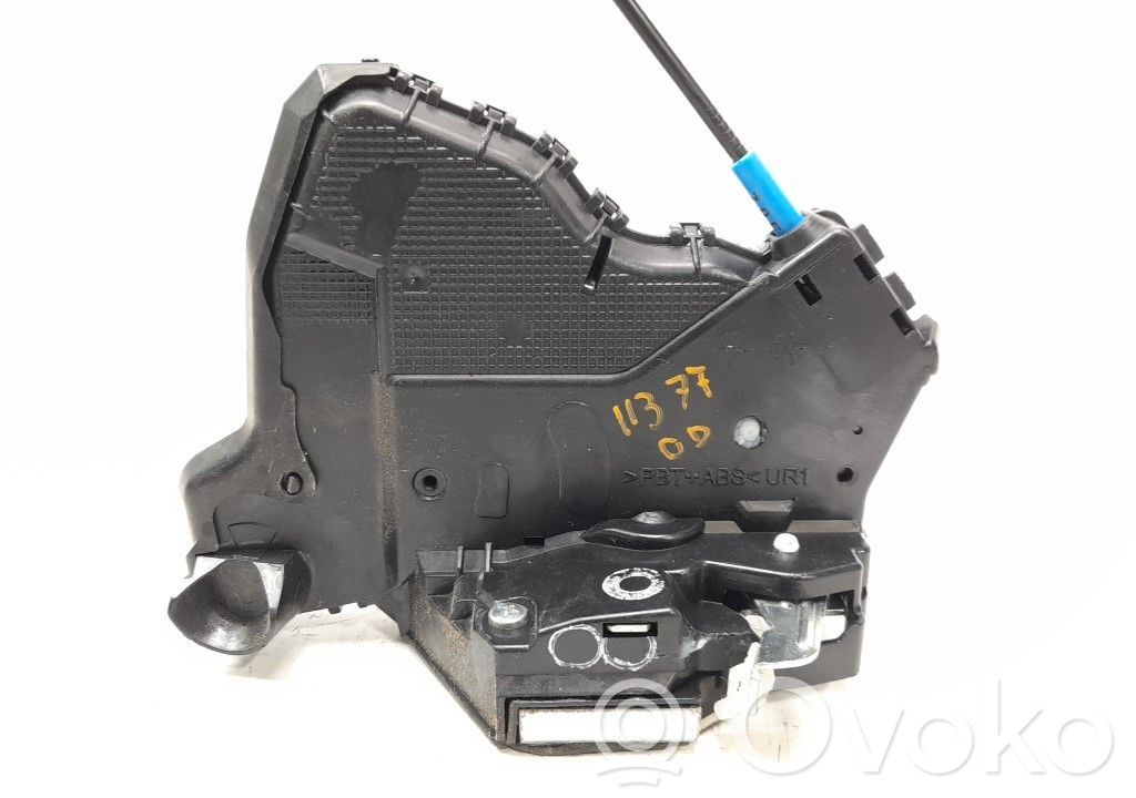 Toyota Avensis T270 Front door lock 