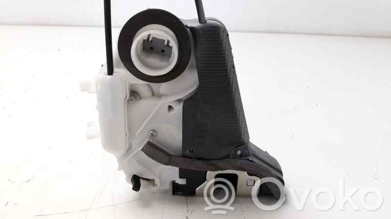 Toyota Yaris Zamek drzwi tylnych 