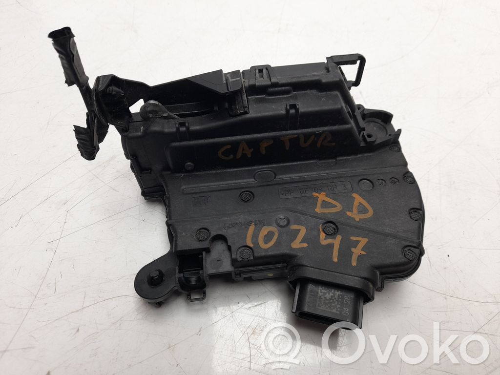 Renault Captur Front door lock 