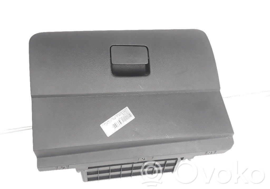 Nissan Micra C+C Handschuhfach 