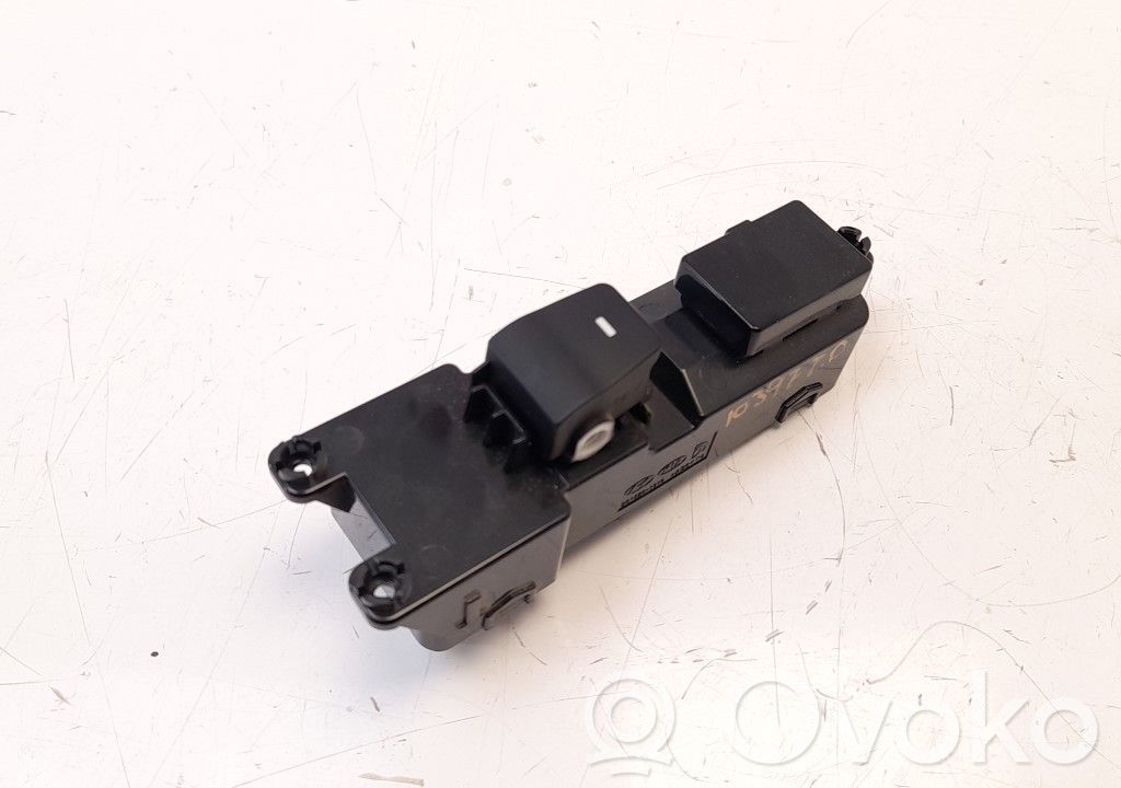 Nissan Note (E12) Interruptor del elevalunas eléctrico 