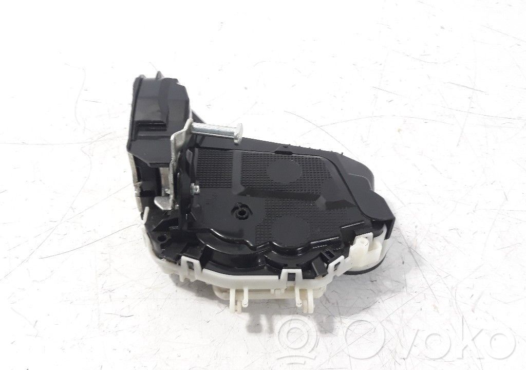 Toyota Yaris Zamek drzwi tylnych 