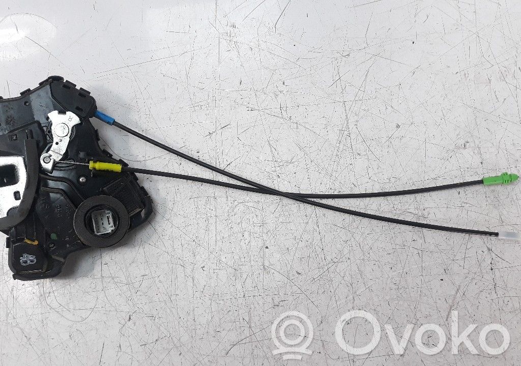 Toyota Auris E180 Front door lock 