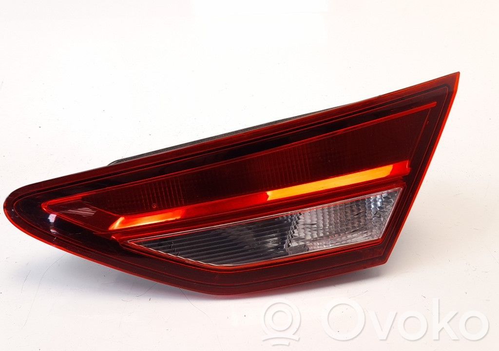 Seat Leon (5F) Galinis žibintas dangtyje 