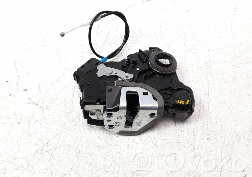 Toyota Auris E180 Front door lock 