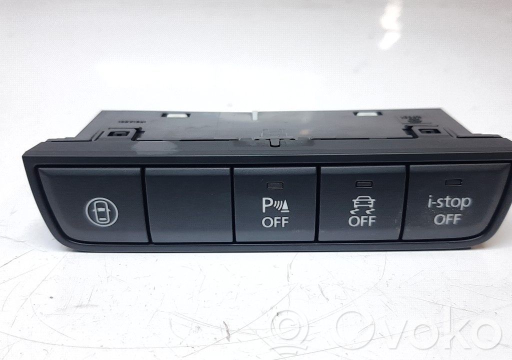 Mazda 3 Steering wheel buttons/switches 