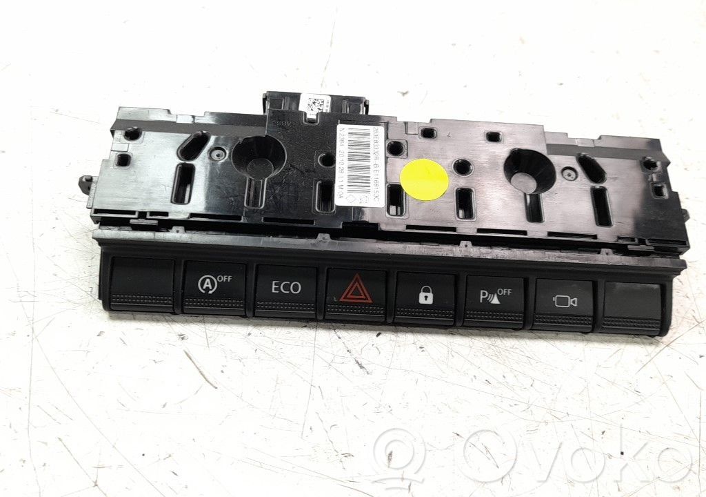 Dacia Duster II Hazard light switch 