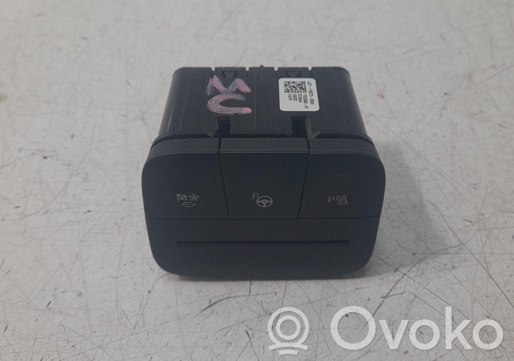 Ford Kuga III Steering wheel buttons/switches 