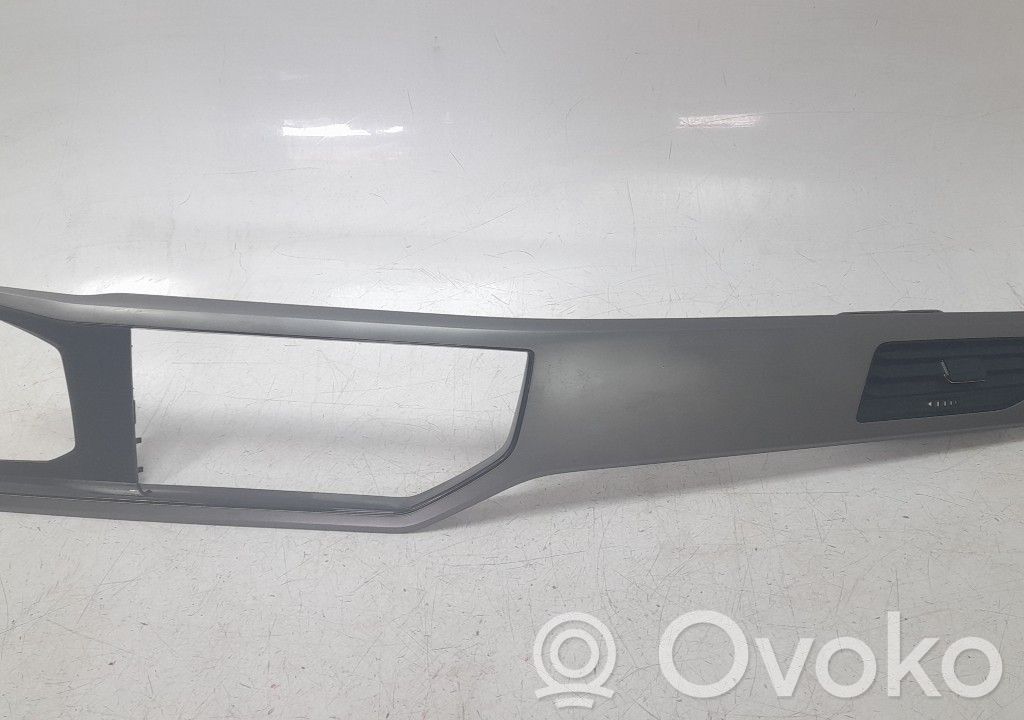 Volkswagen Polo VI Osłona tylnej klapy 
