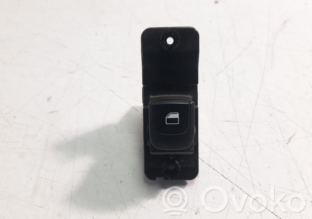 KIA Stonic Electric window control switch 
