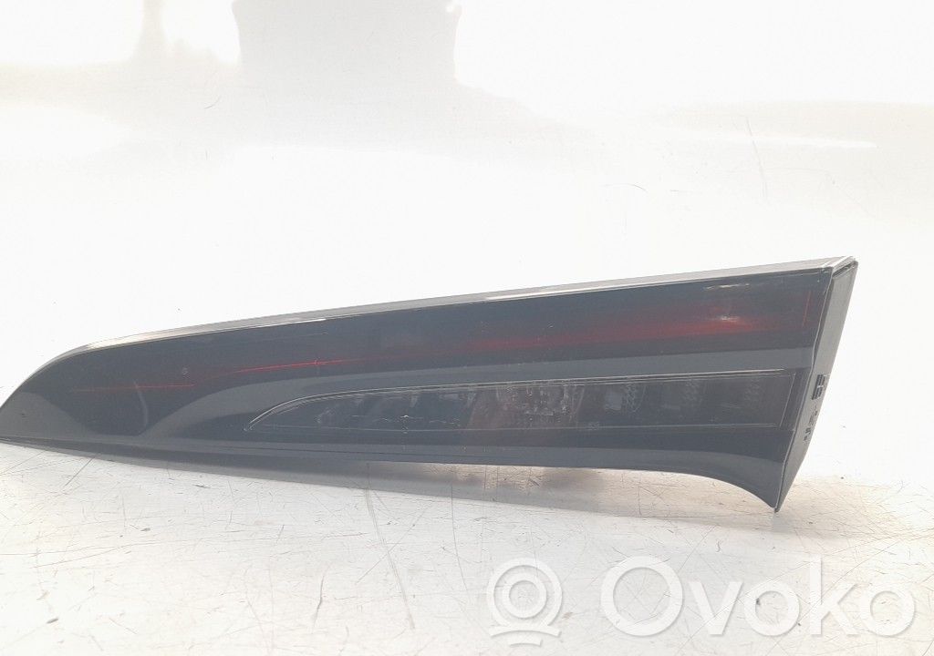Toyota Corolla E160 E170 Takaluukun takavalot 