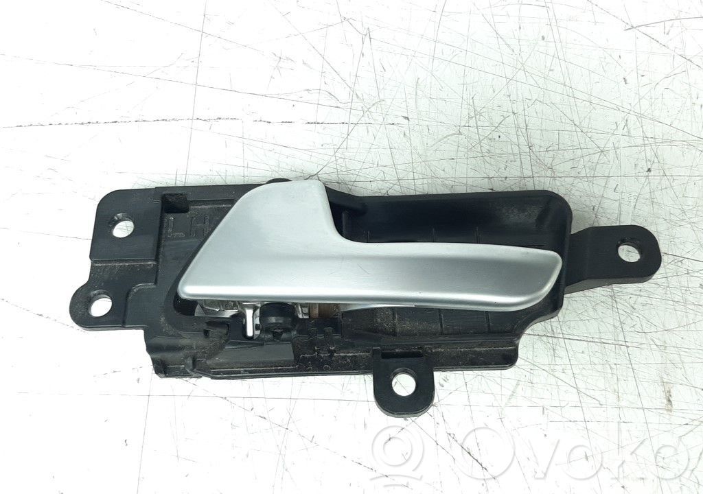 Manecilla interna puerta trasera   82613F1000